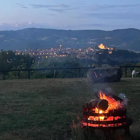 Affaccio Su *